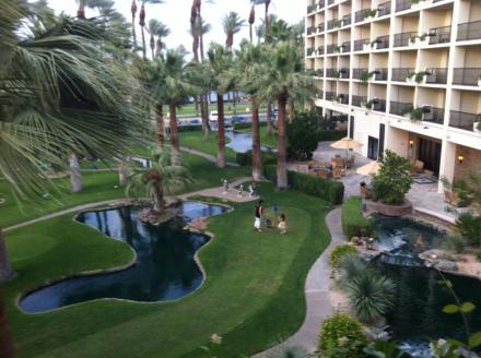 971737_595775837107189_1742067330_n