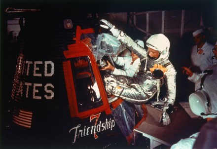 623862main_glenn-capsuleenter